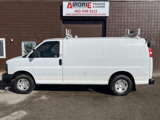 2009-chevrolet-express-3500-cargo-van-big-1