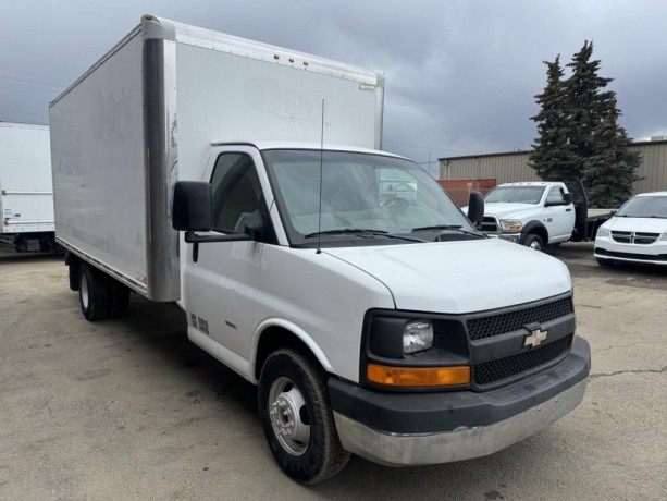 2009-chevrolet-3500-cube-van-big-1