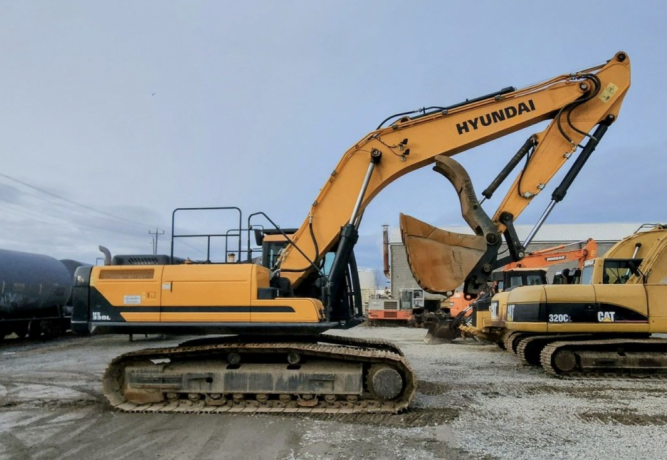 2021-hyundai-construction-equipment-crawler-excavators-hx330l-big-1