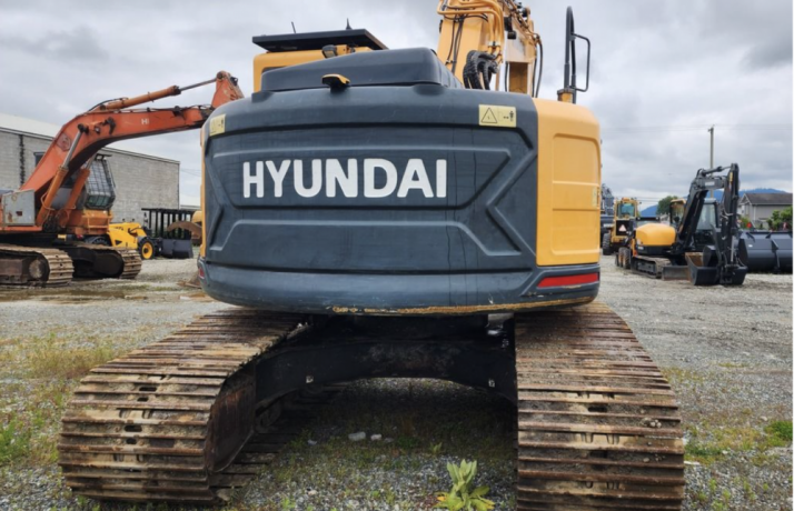 2017-hyundai-construction-equipment-hx235lcr-big-2