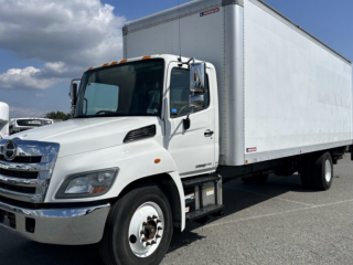 2018 Hino 338 w/26ft box and 4,000 lb PTG