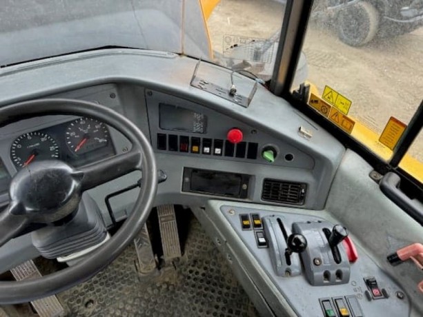 2005-volvo-a30d-big-2