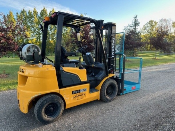 2019-hyundai-25l-7-pneumatic-forklift-big-2