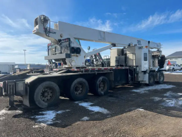 2006-kenworth-c500b-40-ton-weldco-straight-boom-truck-big-1