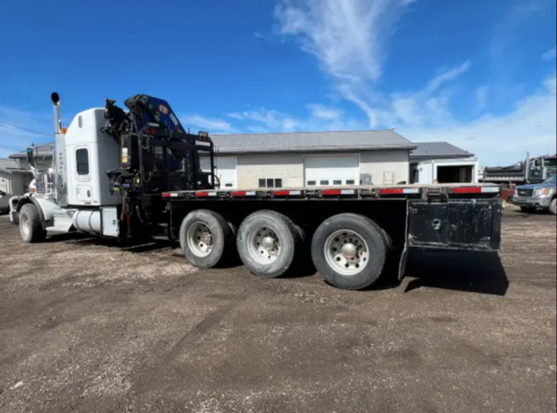 2013-kenworth-t800-tri-drive-fold-up-crane-big-2