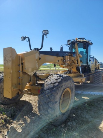 2009-caterpillar-14m-big-3