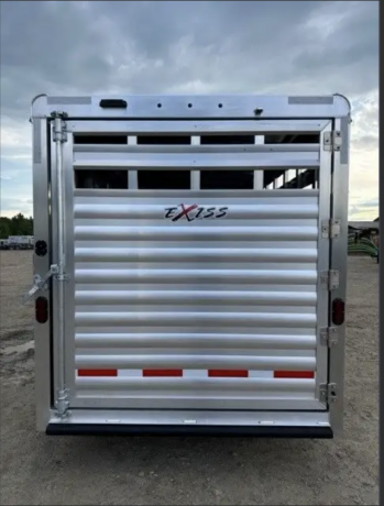 2024-exiss-4-horse-combo-trailer-big-3