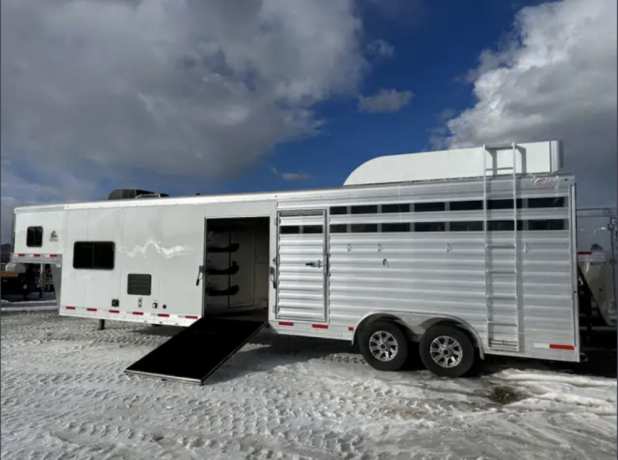 2023-exiss-8032-living-quarters-horse-stock-trailer-big-3