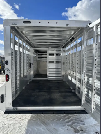 2023-exiss-stk7020-livestock-trailer-big-3