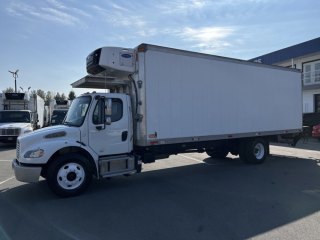 2015 Freightliner BUSINESS CLASS M2 106 26' BOX + REEFER + POWER TAILGATE + DIESEL