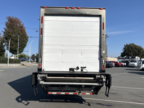 2015-freightliner-business-class-m2-106-26-box-reefer-power-tailgate-diesel-big-2