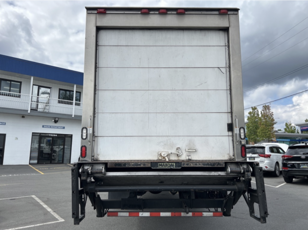 2016-freightliner-business-class-m2-106-26-box-reefer-power-tailgate-big-2