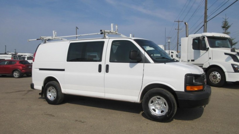 2011-gmc-savana-van-big-1