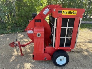 Agri Metal MR380 Powered Lawn Vacuum