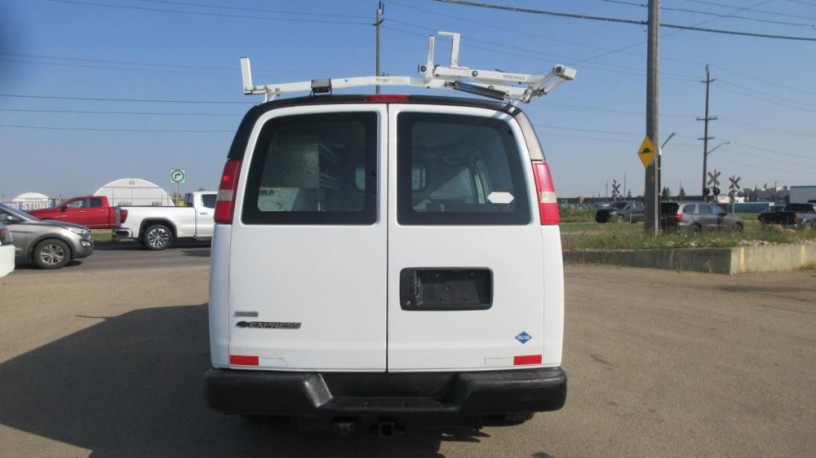 2010-chevrolet-express-3500-big-2