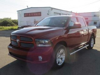 2013 RAM 1500 4WD Crew Cab 5.7 Ft Box Sport