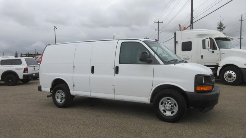 2017-chevrolet-express-2500-cargo-van-big-1