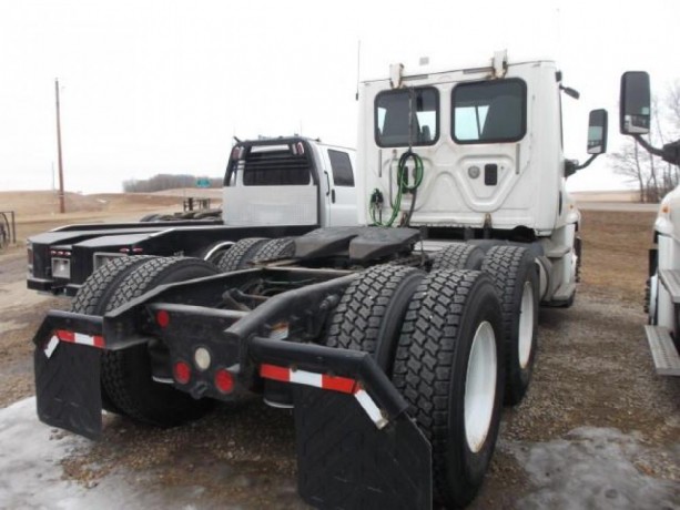 2015-freightliner-cascadia-ta-5th-wheel-truck-big-2