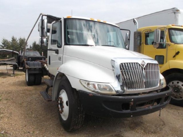 2006-international-4300-sa-bin-truck-big-1