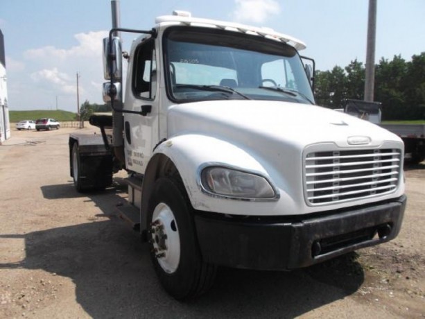 2006-freightliner-m2-sa-hookbin-truck-big-1