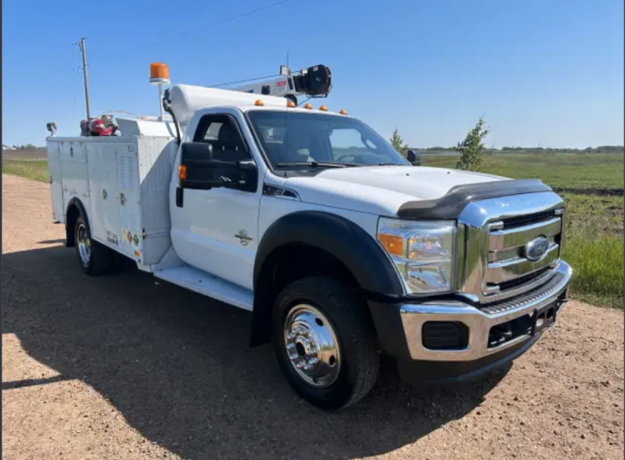 2015-ford-f550-regcab-4x4-service-truck-dsl-5005lbs-vmac-big-1