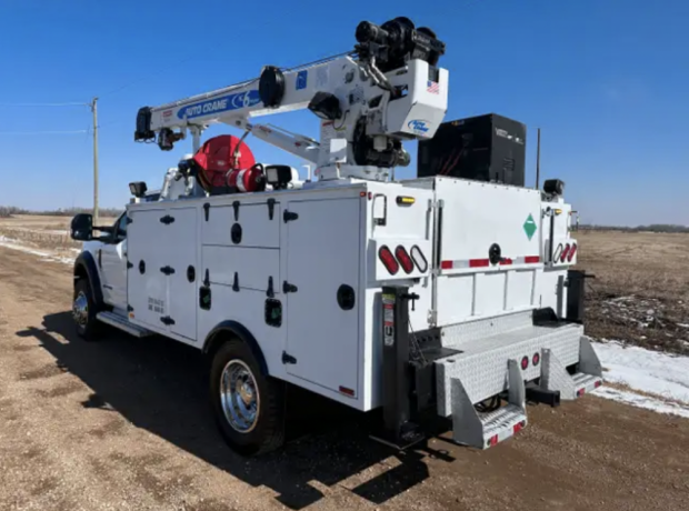 2017-ford-f550-4x4-service-truck-dsl-6000lbs-vmac-3in1-welder-big-2