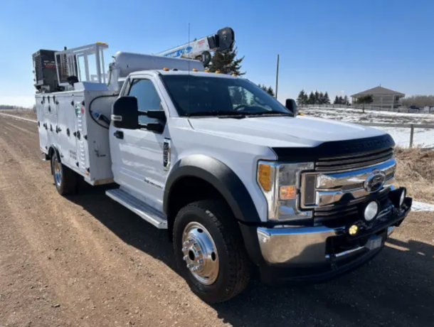 2017-ford-f550-4x4-service-truck-dsl-6000lbs-vmac-3in1-welder-big-1