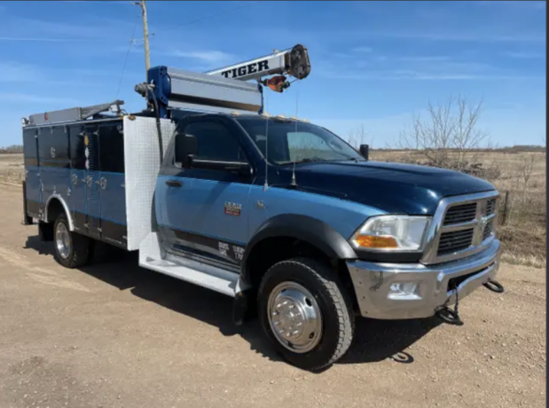 2011-dodge-5500-4x4-service-truck-dsl-dematco-6541e-booster-vmac-big-1