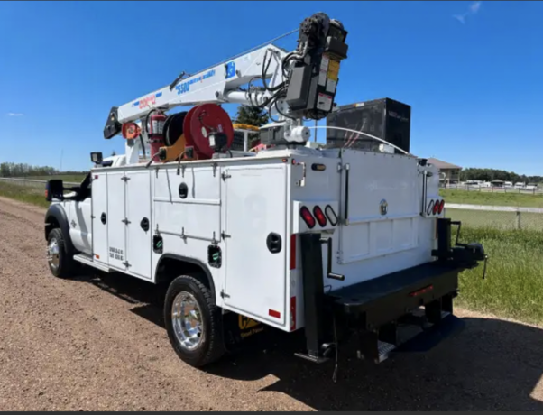 2015-ford-f550-regcab-4x4-service-truck-3in1-welder-5500lbs-vmac-big-2