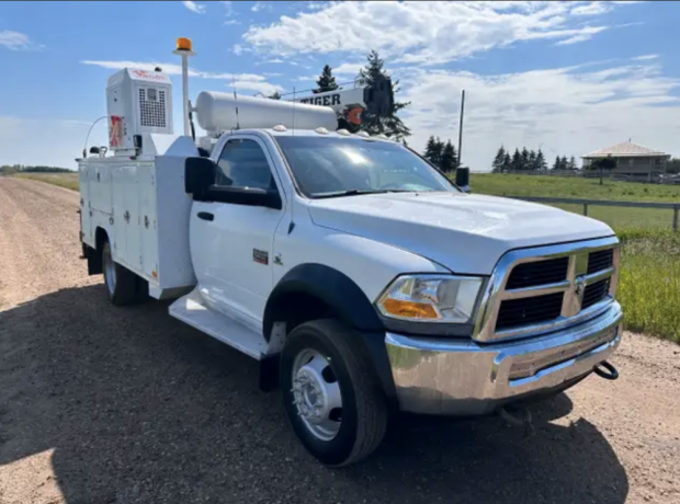 2011-dodge-5500-4x4-service-truckdsl-t60-comp-5031lbs-big-1