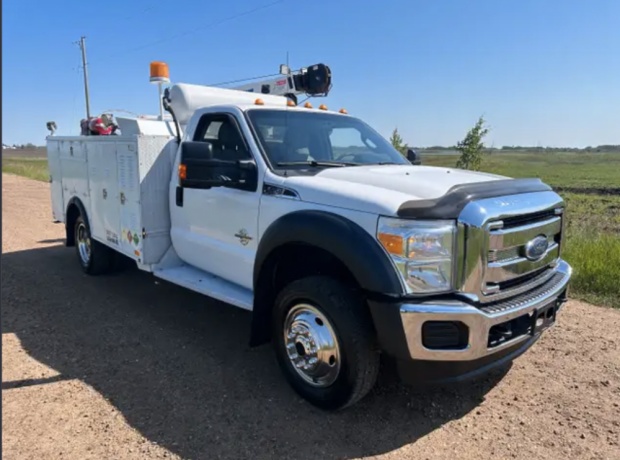 2015-ford-f550-regcab-4x4-service-truck-dsl-5005lbs-vmac-big-1