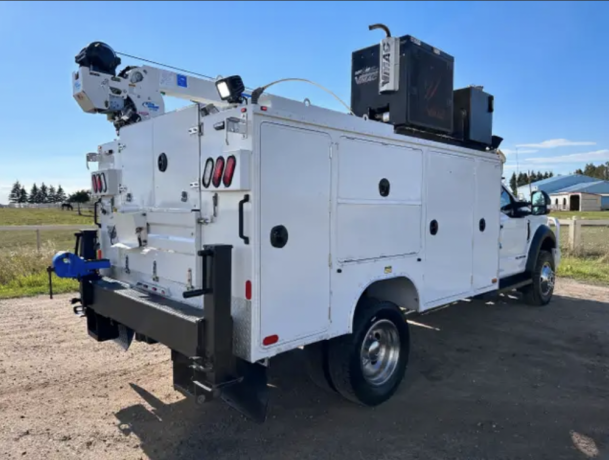 2017-ford-f550-4x4-service-truck-dsl-6006lbs-alum-3in1-welder-big-2