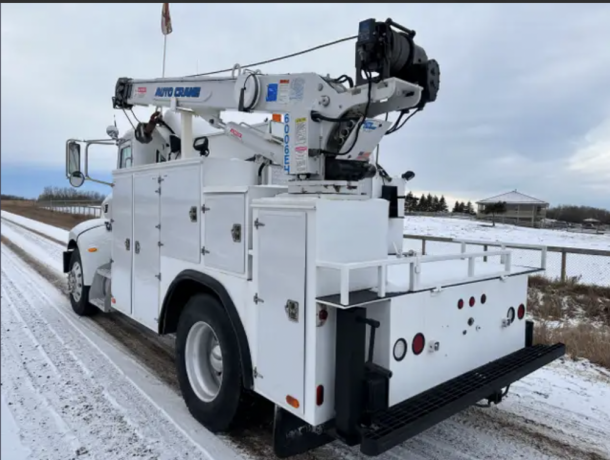 2006-peterbilt-335-daycab-service-truck-cummins-6006eh-hydcomp-big-3