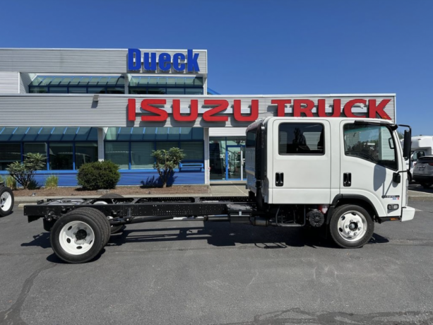 2025-isuzu-npr-hd-gas-crew-cab-big-2