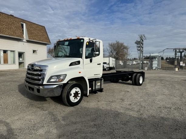 2018-hino-258-lopro-cabchassis-big-1