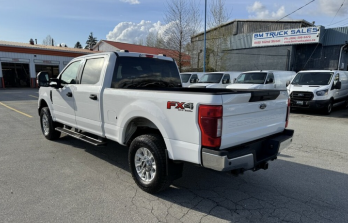 2021-ford-f-250-xlt-crew-cab-69-box-4x4-big-2