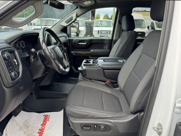 2020-chevrolet-silverado-3500hd-crew-cab-flat-deck-4x4-big-3