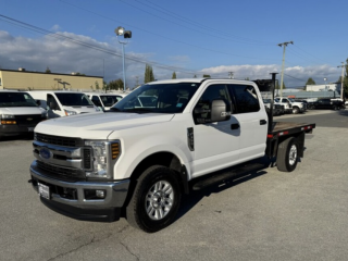 2019 Ford F-350 XLT / Crew Cab / Flat Deck / 4x4