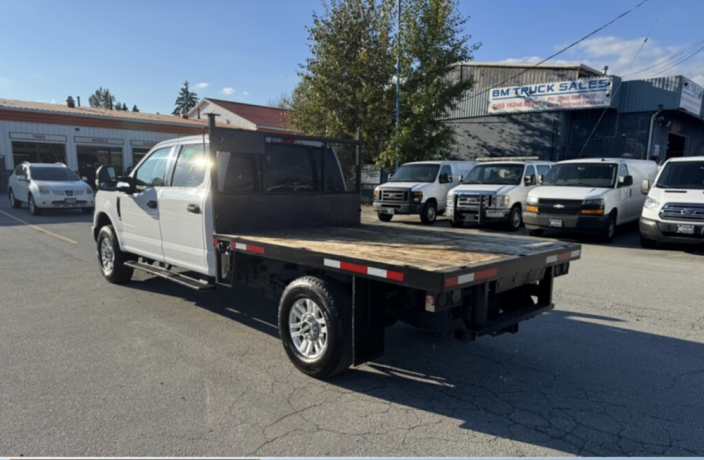 2019-ford-f-350-xlt-crew-cab-flat-deck-4x4-big-2