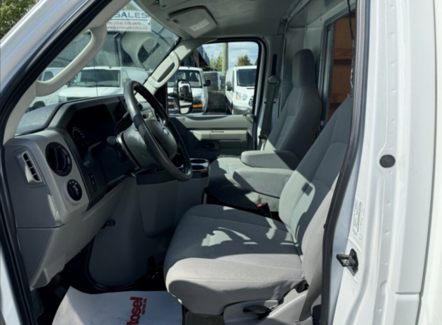 2019-ford-e-450-cube-van-16-ft-box-big-3