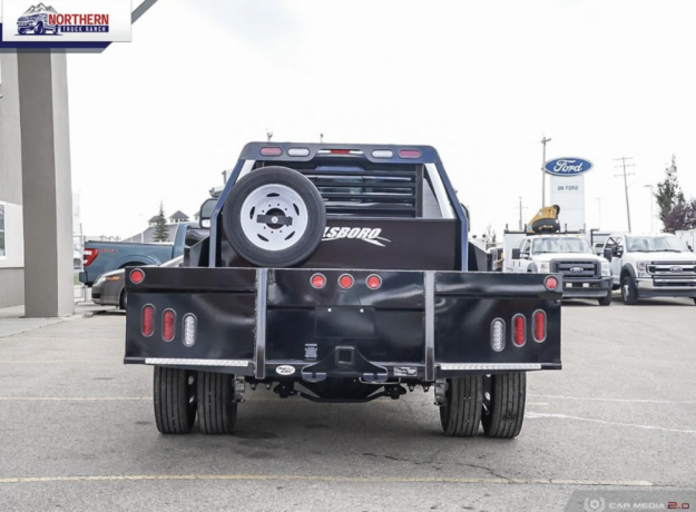 2023-ford-super-duty-f-550-drw-lariat-big-2