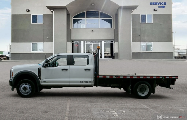 2023-ford-super-duty-f-550-drw-xlt-big-1