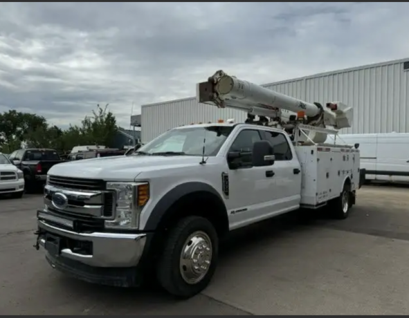 2017-ford-f-550-bucket-truck-diesel-42ft-altec-setup-big-1