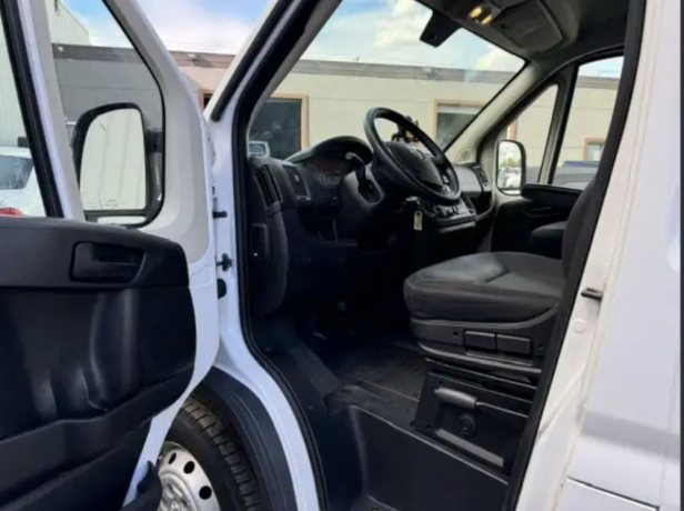 2016-ram-promaster-cargo-van-low-roof-big-3