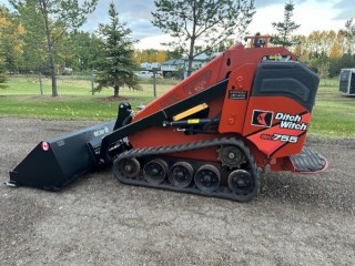 2017 Ditch Witch SK755 Stand On Tracked Skidsteer