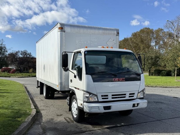 2007-gmc-w5500-18-foot-cube-van-diesel-3-seater-gmc-w5500-18-foot-cube-van-big-1