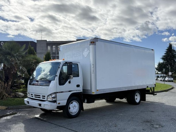 2007-gmc-w5500-18-foot-cube-van-diesel-3-seater-gmc-w5500-18-foot-cube-van-big-4