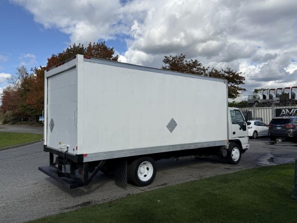 2007-gmc-w5500-18-foot-cube-van-diesel-3-seater-gmc-w5500-18-foot-cube-van-big-10