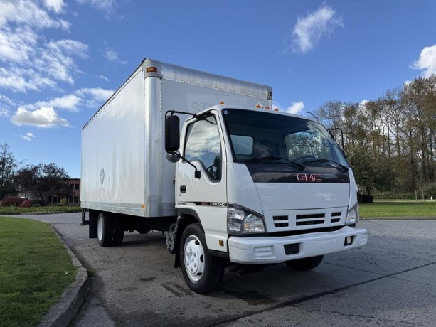 2007-gmc-w5500-18-foot-cube-van-diesel-3-seater-gmc-w5500-18-foot-cube-van-big-16